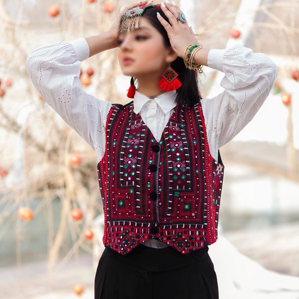 جلیقه قرمز رنگ زنانه با طرح ستی