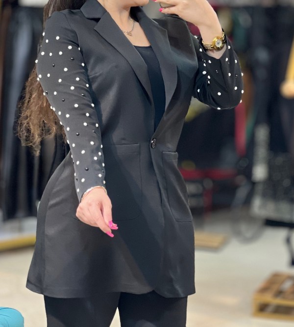 کت مشکی رنگ زنانه از جنس مازراتی با آستین مرواریدی