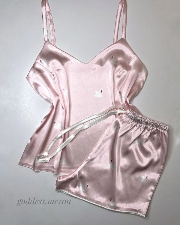 تاپ شلوارک ساتن رنگ صورتی نود با طرح قوی سفید فریبنده